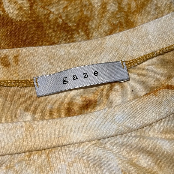 Tie-Dye Yellow Knotted Gaze Crop Top - Picture 2 of 2